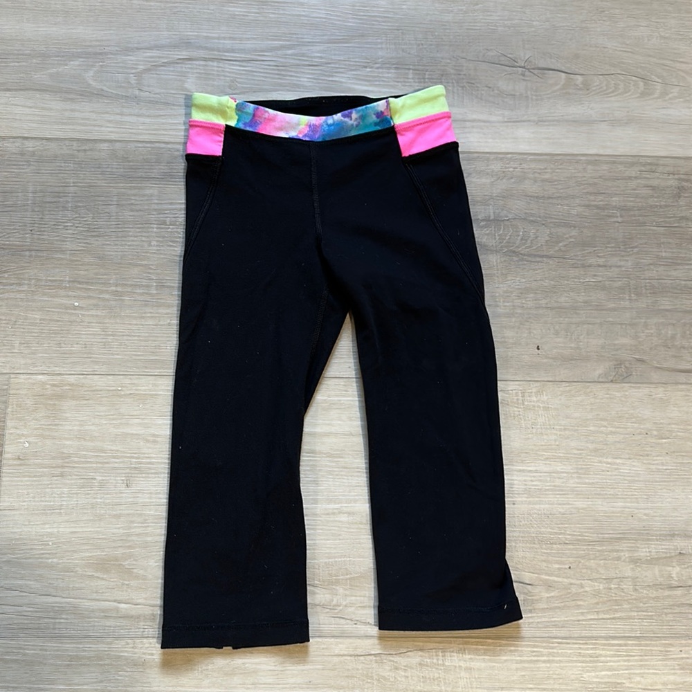Ivivva reversible capris, child size 6, in excellent condition.